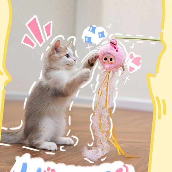 娃三岁逗猫棒