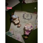 Четыре эпизода из четырех эпизодов \"POPMART bable mat SKULLPANDA flower\" : холодильник со слепыми коробками, расположенными по периметру