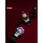Четыре эпизода из четырех эпизодов \"POPMART bable mat SKULLPANDA flower\" : холодильник со слепыми коробками, расположенными по периметру
