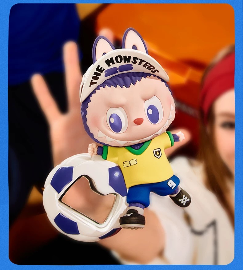 POPMART泡泡玛特THE MONSTERS × FIFA开瓶器冰箱贴盲盒